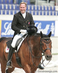Always a favourite of the public. Christian Pläge, a Dane turned Swiss, on the 17-year old Regent (by Resident). This horse has the most exemplary halt and can stand immobile like a statue.