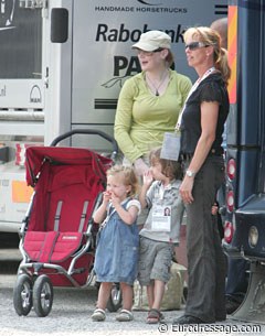 Anky van Grunsven with her children and the nanny watching the warm up.