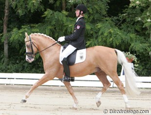 Sönke Rothenberger on Deinhard B, getting too tall for his pony