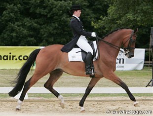 There were only two Dutch young riders in Bonn. This is Dindi van den Brink on Planet Dolibra V