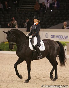 Marlies van Baalen took over the ride on Ojay (by Jazz) from her mother Coby. The black gelding showed a wonderful final passage on the centerline but lacked some loosness in the body.