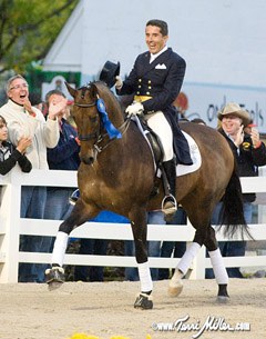 Dr. Cesar Parra and Lori Washton's Olympia (by Jazz) conquered 2009 Dressage at Devon