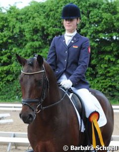 Only one pony (in both divisions) got the required 7.5 to qualify for the BuCha, and Dance Star AT (with Bianca Nowag; the pair already qualified on Olfen a couple of weeks ago) doesn't even have a Rhinelander brand