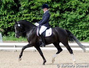 Ghost is now with Jessica Krieg, who turned 12. Despite her age she already displays a lot of skill in the saddle, but due to an imbalance in her aids, he was uneven in the trot extensions. The judges gave him lukewarm marks. Result 6.8. What a shame!