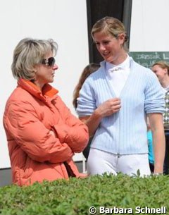 Stefanie Meyer-Biss chatting with former student Marion Engelen