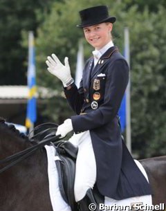 Sanneke Rothenberger waving to the crowds