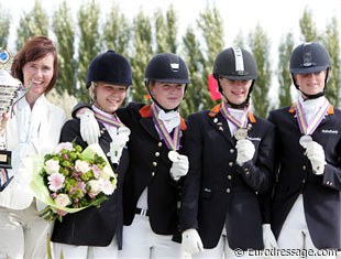 Dutch silver medal winning team: Chef d'equipe Christa Laarakkers, Maria van den Dungen, Antoinette te Riele, Dana van Lierop, Julia van Schaijk