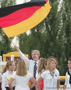 I love this shot of Sönke waving the German flag!