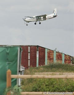 Behind her Zilveren Spoor is a small airfield with planes taking off ever 10 minutes with parachutists.