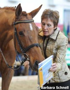 Author Isabelle von Neumann-Cosel (right) courting a potential new reader