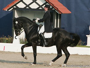 Cora Jacobs and Cassis, a 14-year old Hessian mare by Charly Chaplin x Blaubart xx.