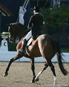 Vicky Smits and Daianira in the early morning sun