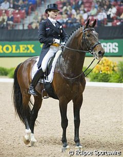 Very sad for Leslie Morse. Her horse Kingston got lame in the Grand Prix and was eliminated.