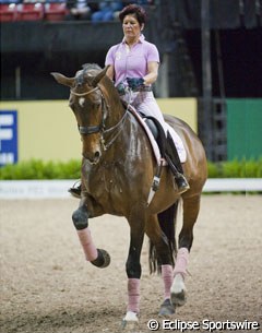 Pretty in pink: Jeannette Haazen on Nartan (by Jazz)