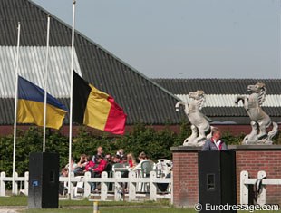 Equestrian Centre Het Zilveren Spoor had the Belgian/Ukrainian flags down because of the untimately passing of the owner, international show jumper Jean Claude van Geenberghe :: Photo © Astrid Appels