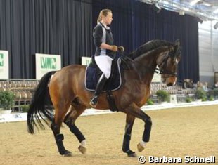 Isabell Werth and El Santo schooling the piaffe