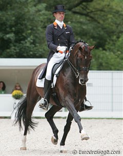 Hans Peter Minderhoud on Florencio. The trot work is still as impressive as before. In canter, he has difficulties to collect and the collected walk is close to pacing. Collection is always difficult for big movers, such as "Floris".