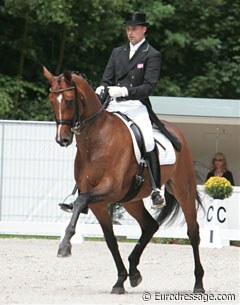 Andreas Helgstrand on Polka Hit Nexen, which won silver at the 2008 World Young Horse Championships. The pair doesn't look quite ready yet for Prix St Georges. Tension and some little mistakes reduced the score but the quality of the mare is amazing.