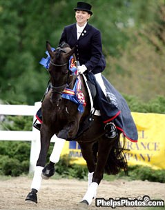 Elizabeth Ball and Selten HW Win the 2009 U.S. Young Horse Championships :: Photo © Mary Phelps