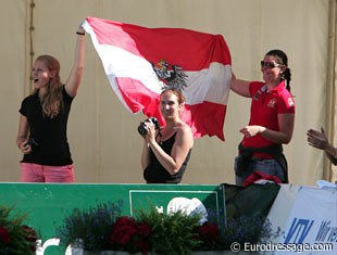 Austrians celebrate Hans im Gluck's excellent ranking