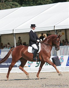 The Hungarian Emese Vagi on the Hanoverian bred London (by Londonderry x Weltmeyer). The gelding lacked forwardness. Please shift into three higher gears for the consolation finals! The horse can do it!