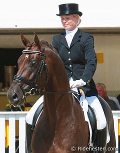 Skovens Rafael at the 2009 World Young Horse Championships :: Photo © Ridehesten