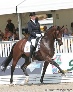 Much was expected of Dutch bred Ziesto (by Lancet) but the stallion was very distracted during the test. He neighed a lot, got unresponsive in the mouth and didn't show a proper extended walk. What a pity because there is much more in this horse.