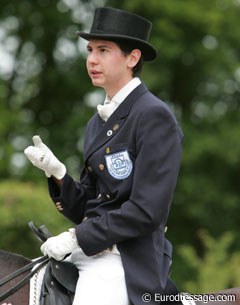 Israeli Roy First explaining to trainer Coby van Baalen what he felt during his ride on Karachi