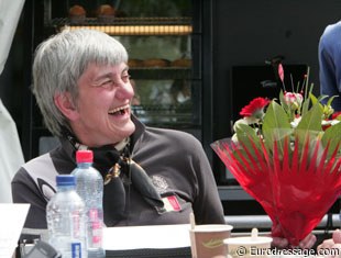 Belgian chef d'equipe Laurence van Doorslaer celebrated her birthday today. She got flowers from the D'Hoore family for the occasion and Adri Gordijn gave her two bottles of wine as present