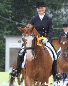 More rain: Katharina Winkelhues and Nadine Capellmann's gelding Rino won the preliminary test of the Piaff Forderpreis.