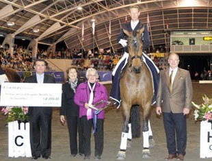 Brett Parbery and Victory Salute win the 2009 CDI Sydney