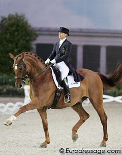 Nadine Capellmann and Elvis entered the ring right before the storm broke out. They had to stop in the middle of a half pass and came back as last pair at the end of the day to finish fifth with 69.605%