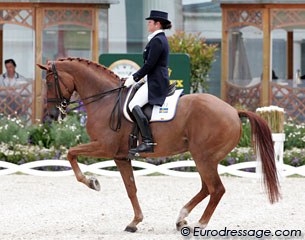 Children of a Lesser God: Swedish pair Annette Christensen and Normandie are not a well known star pair, but their piaffe absolutely deserves a 10. However "no name no game" and the judges with their blurred vision only scored it 7.