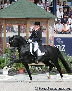 Edward Gal and Totilas in one of their extravagant extended trots