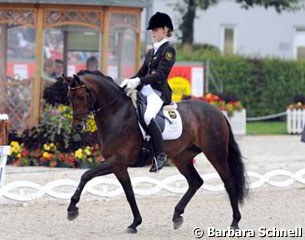 2010 Reserve Pony Champions: Grete Linnemann on the most beautiful pony on the scene, Cinderella. The bay mare did not make it on the Euro Team due to injuries, but she was fit for the German Championships