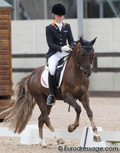 Suzanne van de Ven and the Danish bred Welsh Pony Majos Cannon (by Marchi) were 7th with 72.400%.