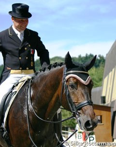 Pläge finishes his ride on Lambadero