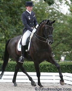 Swedish Elin Aspnas and her 7-year old Donna Romma (by Don Frederico x Warkant). The black was extremely spooky and tense and initially refused to go in the ring, but Aspnas mastered to get the talented Hanoverian going again.