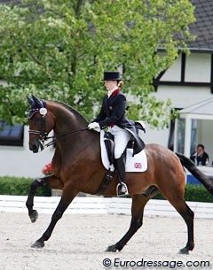 Samantha Thurman-Baker on Spring Pascal :: Photo © Astrid Appels