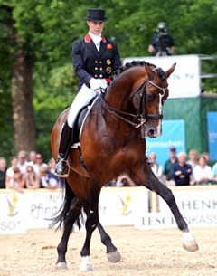Emma Hindle on Chequille Z