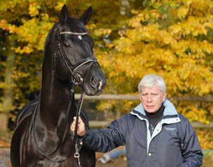 Totilas with his new owner Paul Schockemohle :: Photo © Julia Wentscher