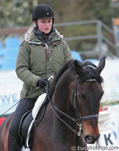 Courtney King's riding accident resulting in a fractured skull raised very little awareness here in Europe. Only two riders were wearing crash helmets in the warm up and both came from North America: Adrienne Lyle and Cheryl Meisner