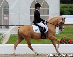 Lena Charlotte Walterscheidt on Deinhard B