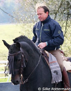 Stefan Schneider on his Spanish horse Humero