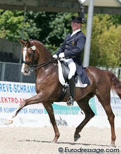 Belgian Philippe Jorissen on the Oldenburg Le Beau. Lovely horse but towards the end of each exercise the horse gets stressed and seems to lose total confidence in his rider. Le Beau has big suspension in the passage. The quality is definitely there!