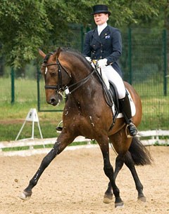 Hayley Beresford and Relampago do Retiro at the 2010 CDI-W Lipica :: Photo © Kian Bullock