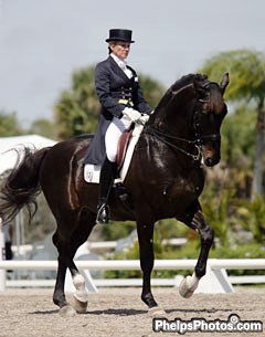 Tina Konyot on Calecto V at the 2010 Palm Beach Dressage Derby :: Photo © Mary Phelps