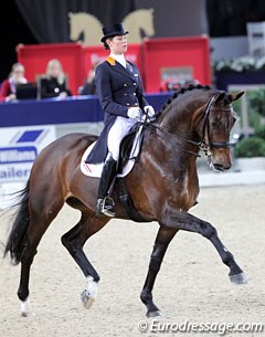 Adelinde Cornelissen and the powerful mare Ulissa (by Olivi). Super powerful mover, but there were many small mistakes in the test and the contact with heavy. With more swing and looseness in the back she will certainly excel