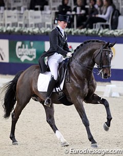 Anouck Hoet on the Oldenburg stallion Wild Diamond, who is by Welt Hit II out of a full sister to Diamond Hit (by Don Schufro)