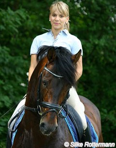 Simona schooling Riccione in a snaffle